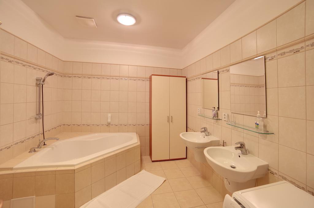 Slunecni Lazne Apartments カルロヴィ・ヴァリ 部屋 写真