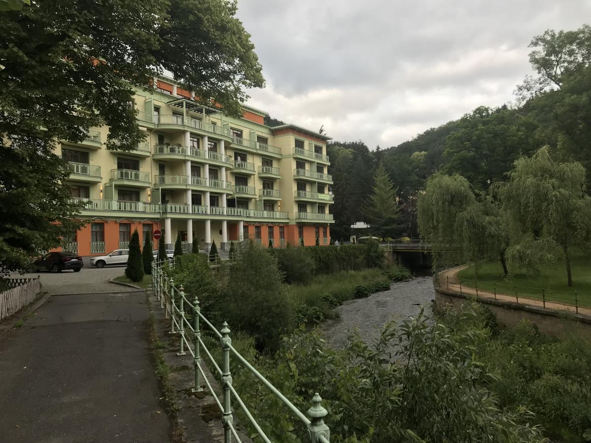 Slunecni Lazne Apartments カルロヴィ・ヴァリ エクステリア 写真