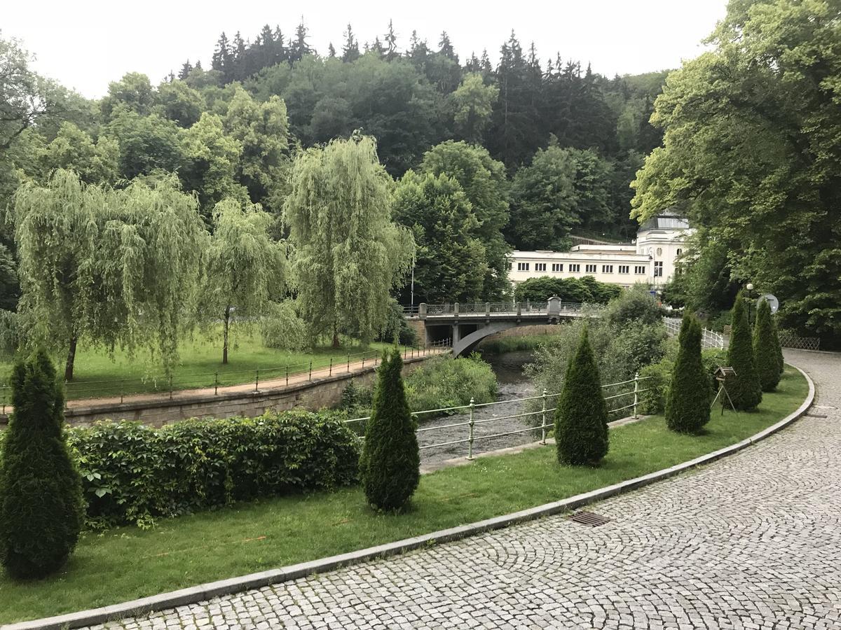 Slunecni Lazne Apartments カルロヴィ・ヴァリ エクステリア 写真