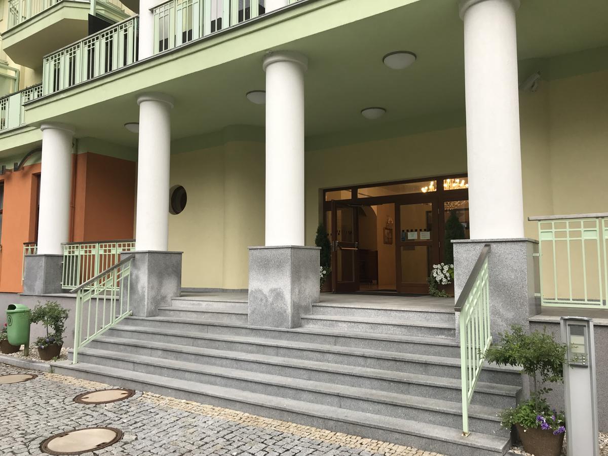 Slunecni Lazne Apartments カルロヴィ・ヴァリ エクステリア 写真
